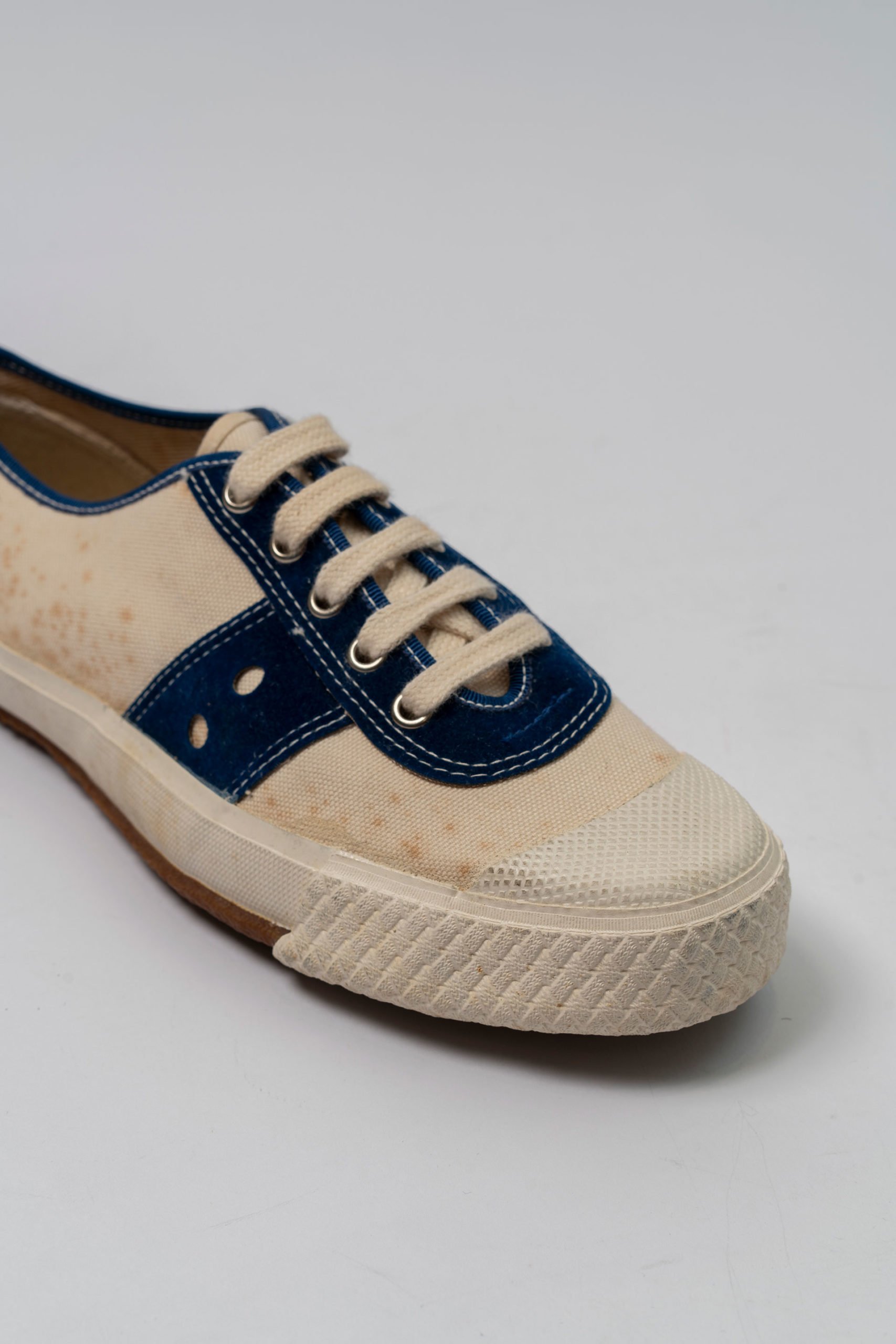 trento-panna-velluto-blu-sneakers-vintage-trentovintage-vintagesneakers-duemilanomarittima-letsdue-letsdueit-deadstock-deadstockvintage_07-scaled